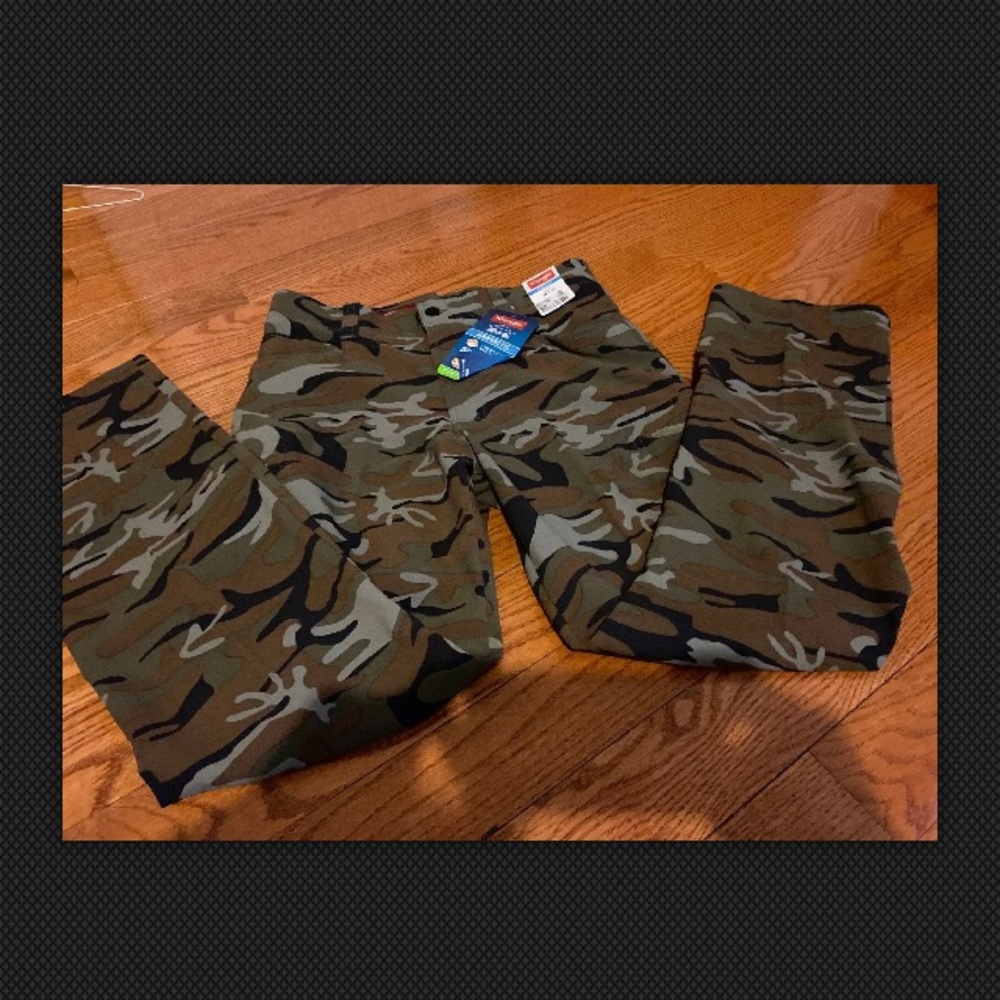 Nwt  WRANGLER Camo Cargo Pants 32x32 green